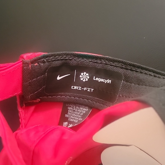 Unisex Nike Legacy91 Hat, color Red and white, size adjustable - Picture 2 of 6
